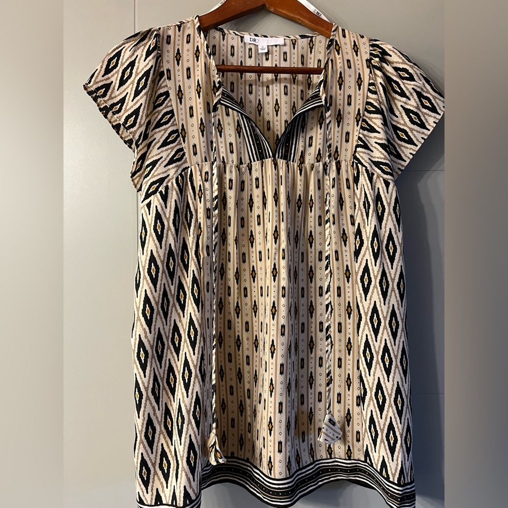 DR2 Black and Cream Patterned Top